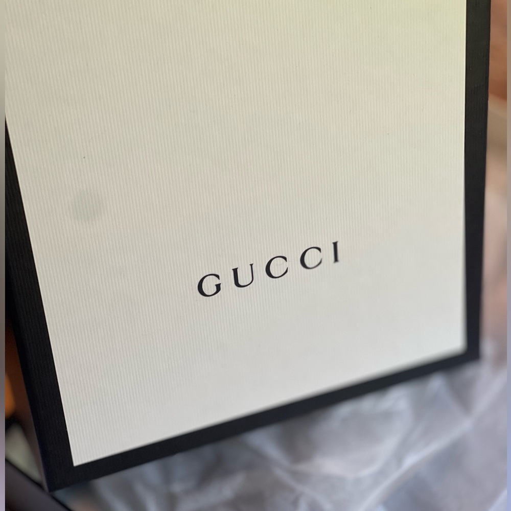 Brand New Women Authentic blue Gucci shoes number 39 (EU). With box.